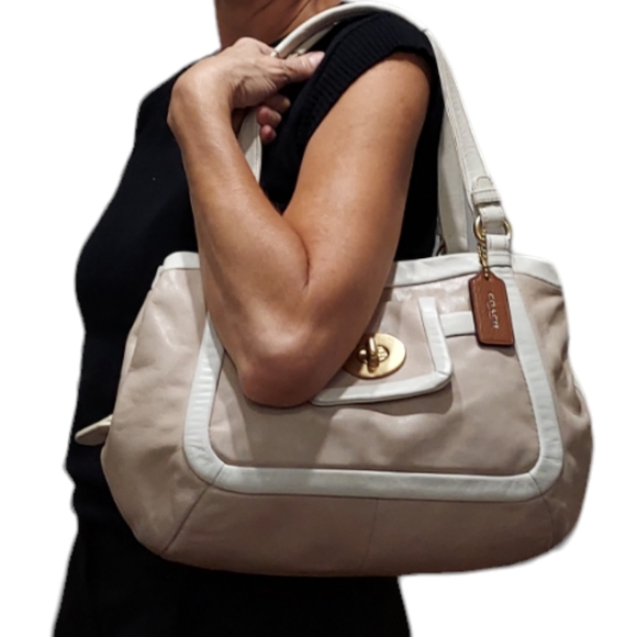 Coach Cricket Tri Tonal Shoulder Hobo Gently Loved - Picture 10 of 10